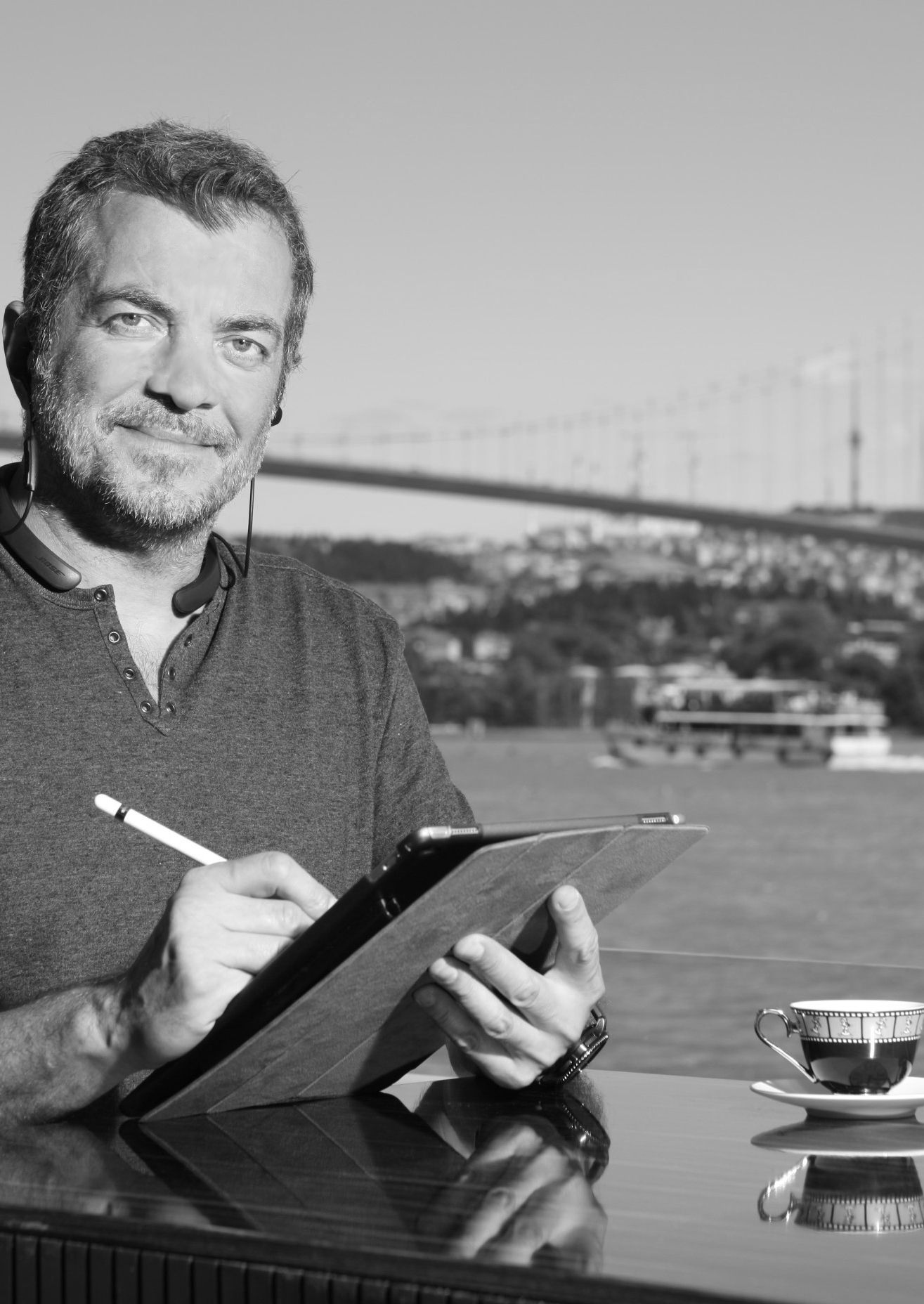 Varol Yaşaroğlu