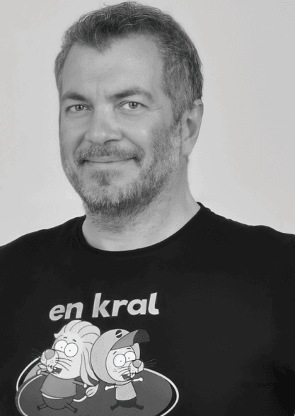Varol Yaşaroğlu