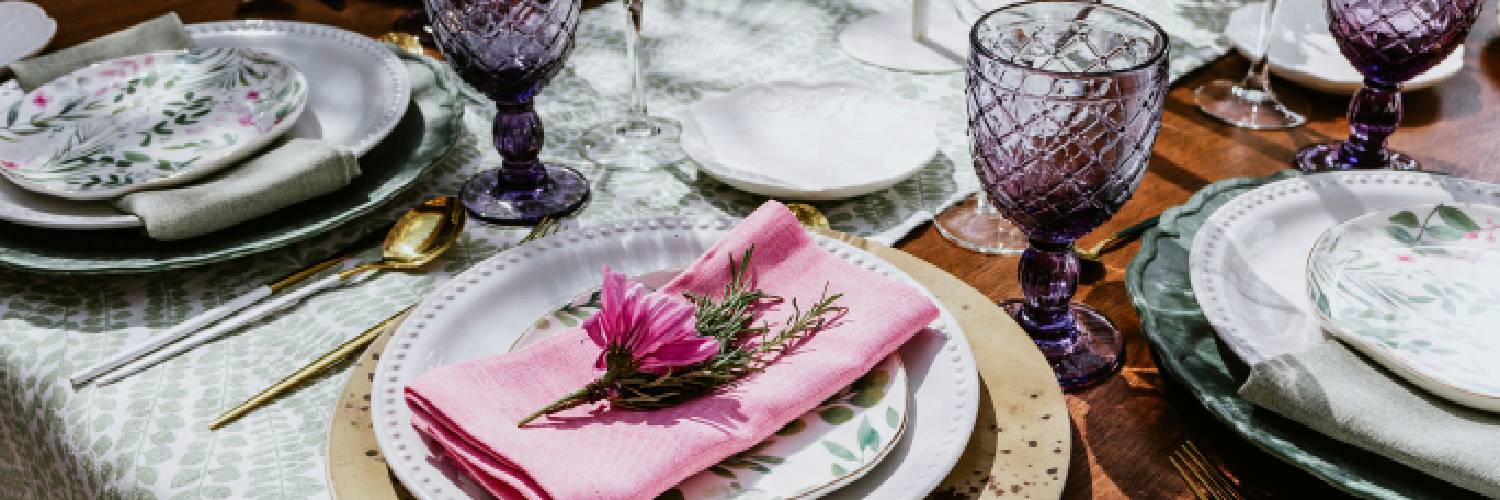 Özel Sofralar İçin Kaymaz Runner Şıklığı ve Dayanıklı Yemek Takımı Seçimi