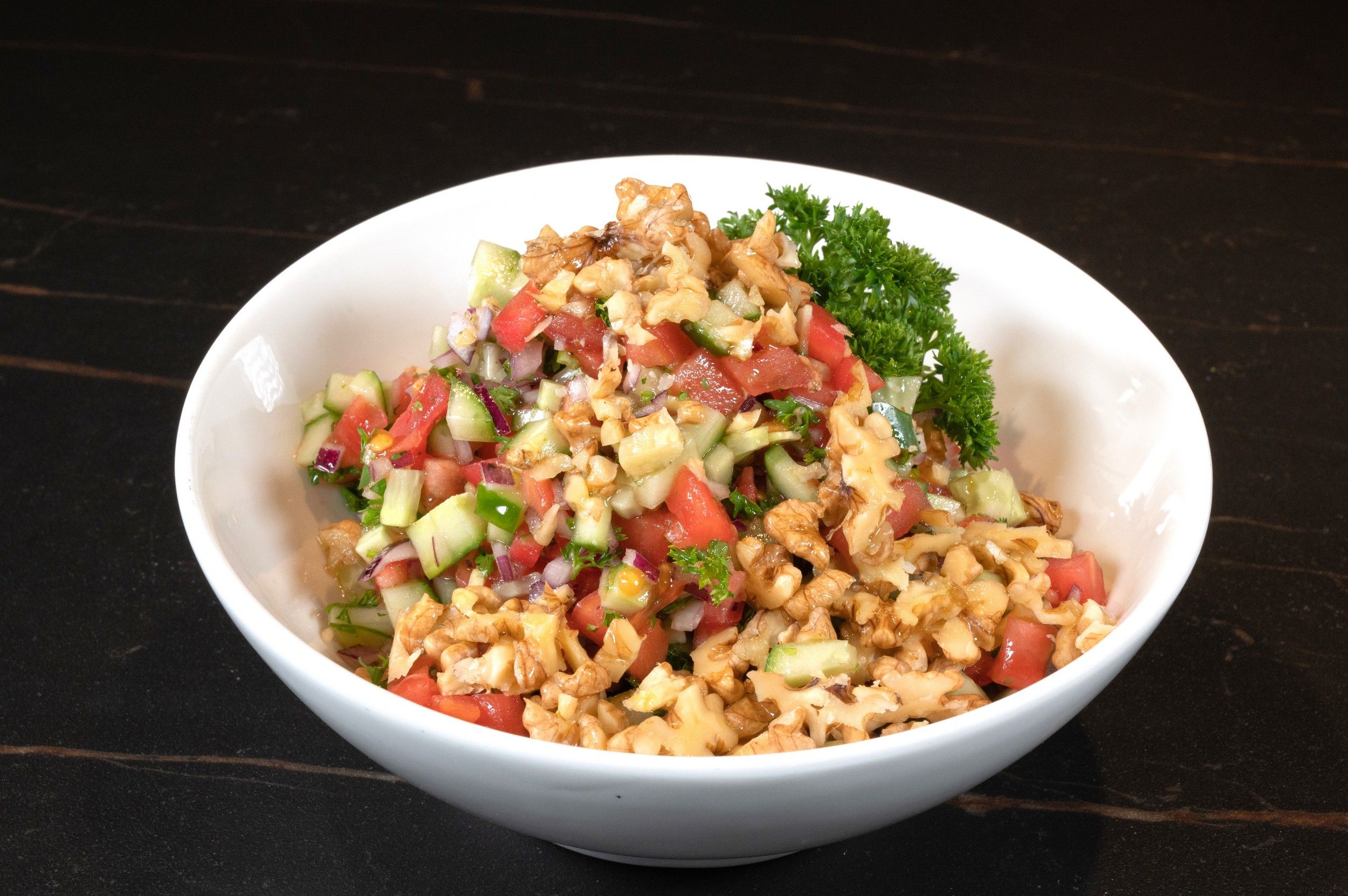 Taze Malzemelerle Harmanlanan Gavurdağı Salatası Tarifi